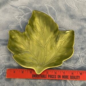 Table tops unlimited green leaf platter from Nature, hand painted collection